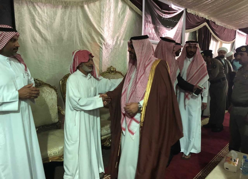  محافظ القطيف يتقدم الوفود في تقديم واجب العزاء لذوي الشيخ الجيراني (اليوم)