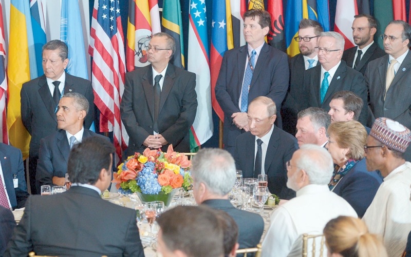 أوباما وبوتين خلال لقاءاتهما في مقر الأمم المتحدة بنيويورك أمس