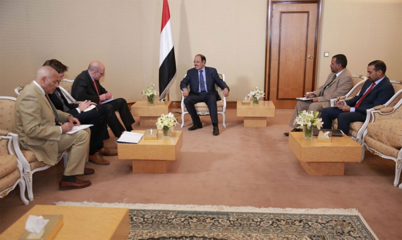 نائب الرئيس اليمني يدعو المجتمع الدولي إلى التعاون لإيقاف عبث الانقلابيين بالبنك المركزي اليمني