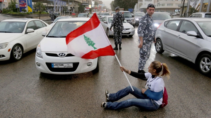 متظاهرون اغلقوا مداخل بيروت مؤقتا احتجاجا على ازمة النفايات