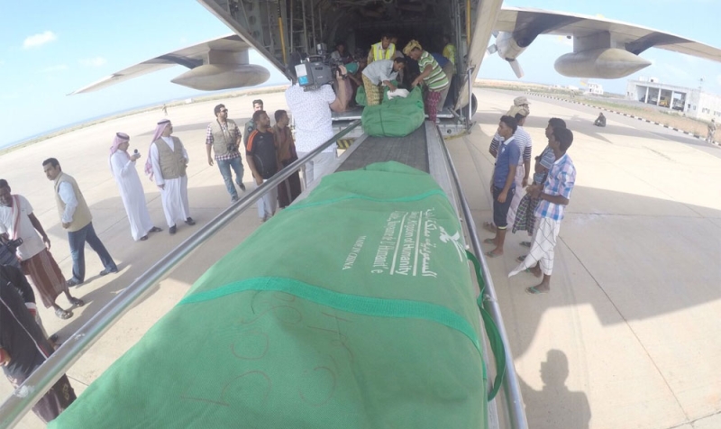 طائرة إغاثية رابعة من مركز الملك سلمان تصل سقطرى اليمنية