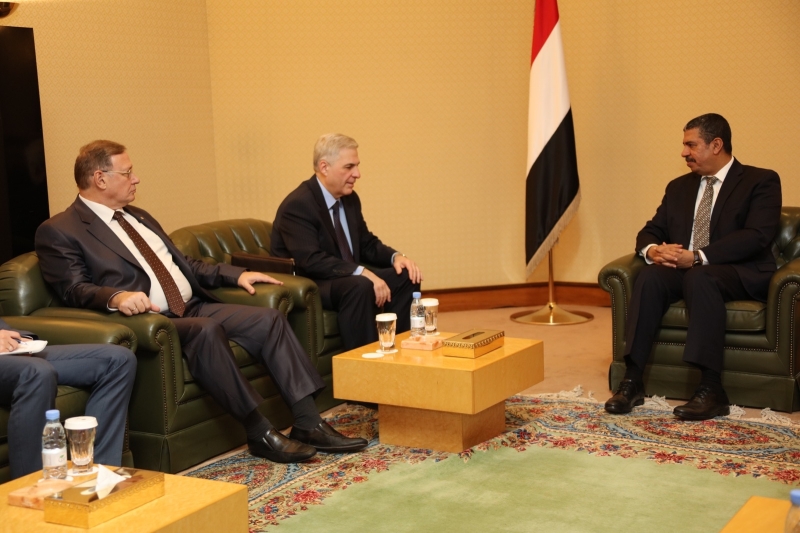 بحاح يلتقي سفيري روسيا لدى اليمن و المملكة
