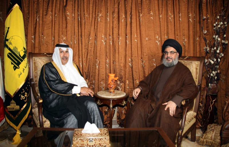 نصر الله وحمد بن جاسم في لقاء عام 2010 بلبنان (اليوم)