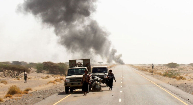 قوات الجيش اليمني مدعومة بالتحالف تحرز تقدما سريعا في معاركها ضد ميليشيا الحوثي (أ.ف.ب) 