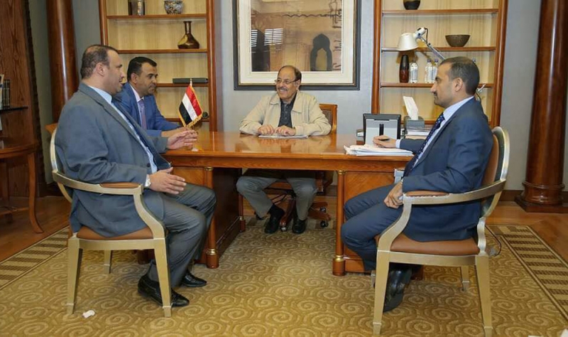نائب الرئيس اليمني يناقش مع أمين أمانة العاصمة صنعاء المستجدات والأوضاع (سبأ)