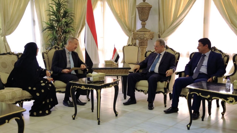 وزير الخارجية اليمني يلتقي السفير البريطاني أمس بالرياض