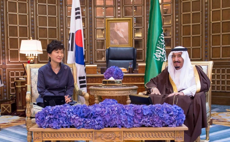 خادم الحرمين الشريفين يعقد جلسة مباحثات رسمية مع رئيسة كوريا 