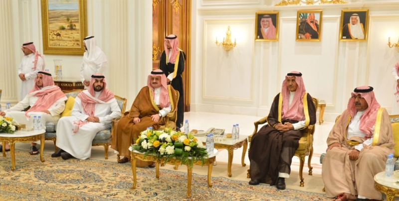 الأمير محمد بن نواف بن عبدالعزيز يستقبل المعزين في وفاة والده رحمه الله