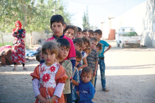 أطفال سوريون فروا مع عائلاتهم من قرية حوش نصري بالغوطة الشرقية 