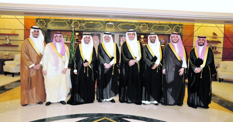 الأمير سعود يتوسط رئيس وأعضاء مجلس إدارة «عقال الشرقية» 