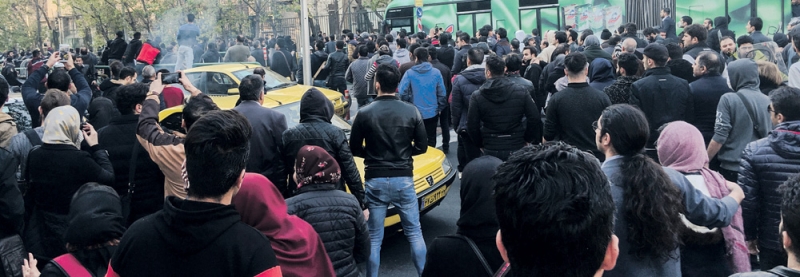 الانتفاضة في إيران تستمر بوتيرة مرتفعة وتكسر حاجز الخوف (أ ب)
