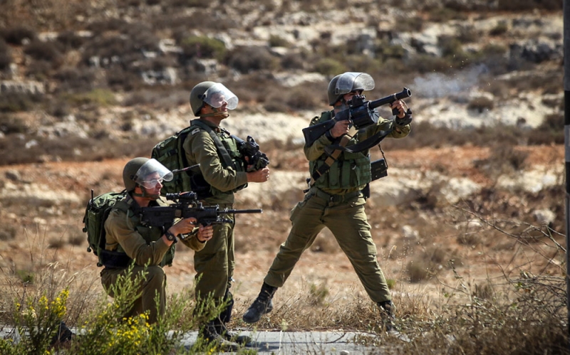 وزارة الصحة الفلسطينية 61 إصابة بـالرصاص 'الحي والمطاط' والعشرات بالغاز في أنحاء الضفة