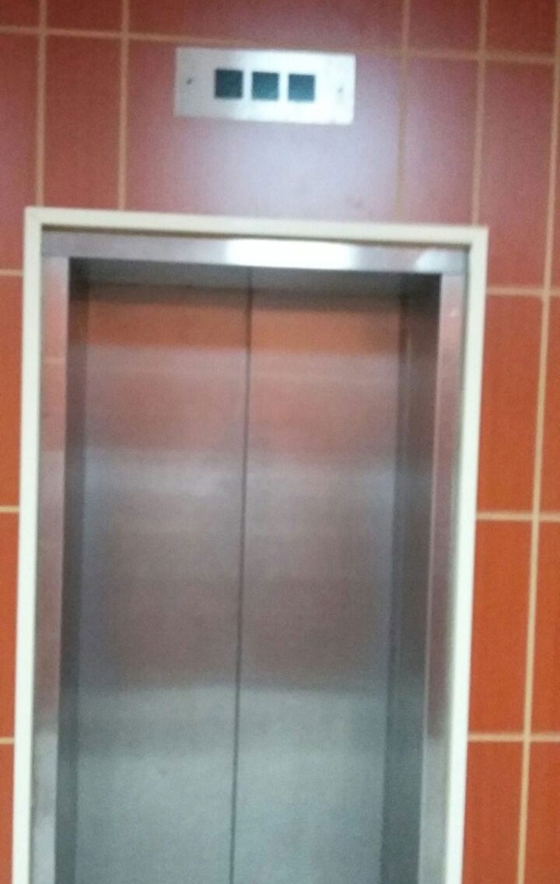 باب المصعد مغلق منذ أشهر (اليوم)