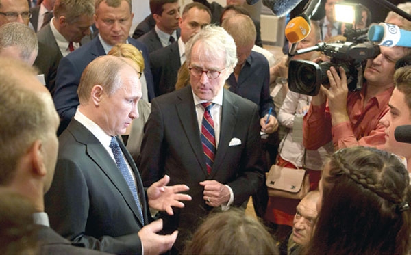 بوتين يتحدث لطلاب مدرسة السفارة الألمانية في موسكو 