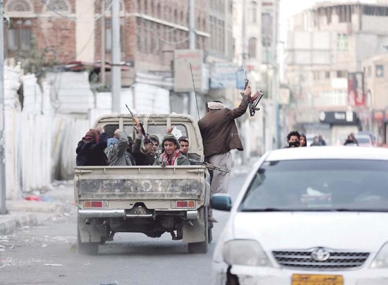  انتهاكات يومية واسعة بحق المدنيين ترتكبها الميليشيا الإيرانية في صنعاء (رويترز) 