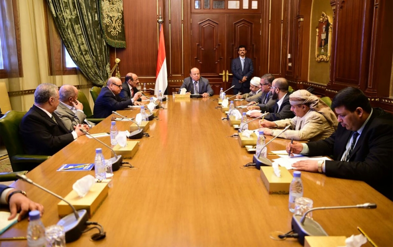الرئيس اليمني يرأس اجتماعا لهيئة المستشاريين