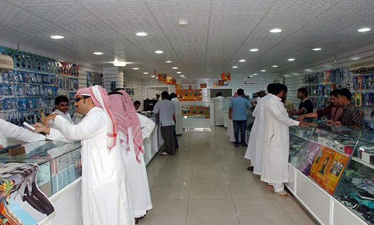 وزير العمل يصدر قراراً بقصر العمل في نشاط بيع وصيانة أجهزة الجوالات وملحقاتها على السعوديين والسعوديات