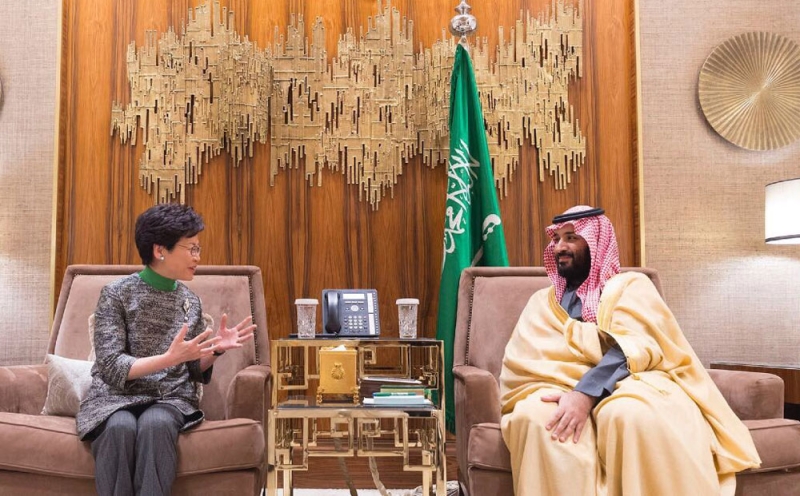ولي العهد يلتقي الرئيسة التنفيذية لحكومة هونج كونج