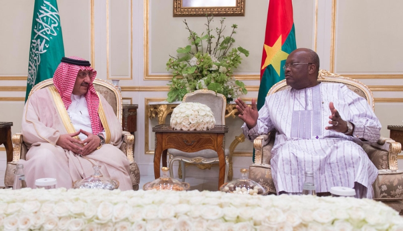 ولي العهد يبحث مع رئيس بوركينا فاسو سبل تعزيز مسارات التنسيق بين البلدين 