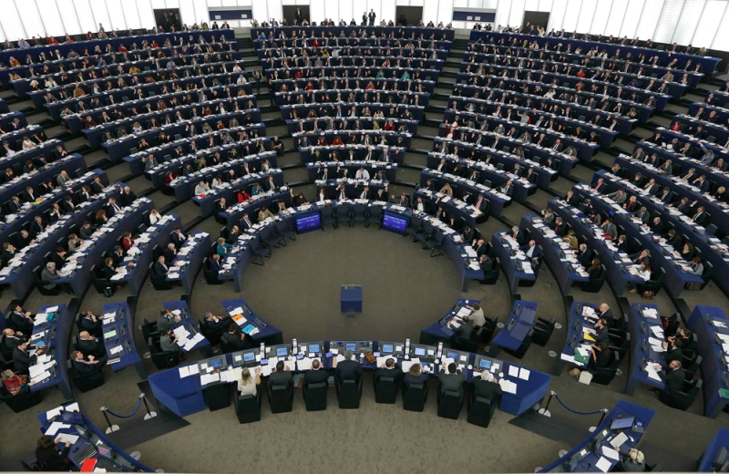 أعضاء البرلمان الأوروبي يقرون ميزانية عام 2015
