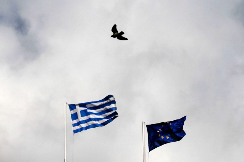 دول اليورو ترفض فكرة خفض ديون اليونان
