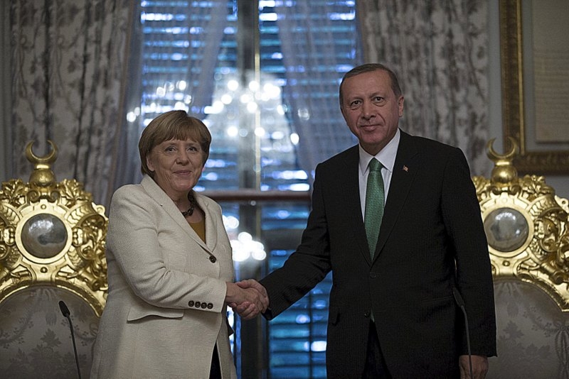 ميركل تعبر عن استعدادها لدفع محادثات انضمام تركيا للاتحاد الأوروبي
