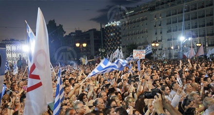 اليونانيون يصوتون لتحديد المصير الاقتصادي للبلاد