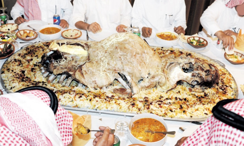 العادات الغذائية الدسمة تفاقم أزمة مكافحة السكري في المجتمع السعودي