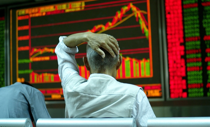 زلزال اليونان يضرب بورصة بكين وأسعار النفط.. والأسواق الخليجية مستقرة