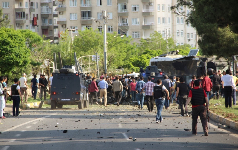اصابة 15 شخصا اثر استهداف قوات للشرطة بتفجير سيارة مفخخة فى جنوب شرقى تركيا
