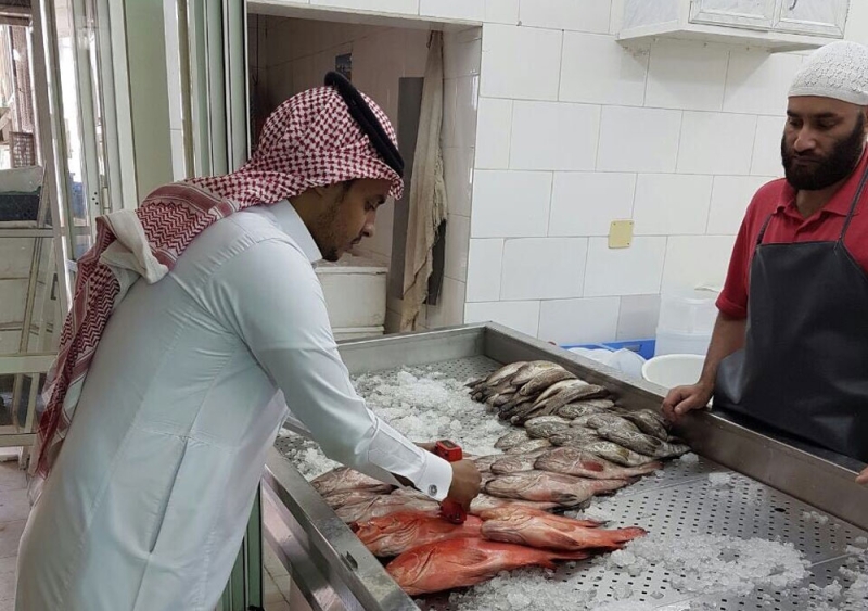 رصد 57 مخالفة في أسواق الأسماك والمنتجات البحرية بالطائف