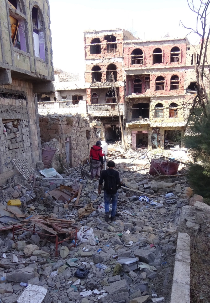 دمار قصف الحوثيين لأحد أحياء تعز (اليوم)