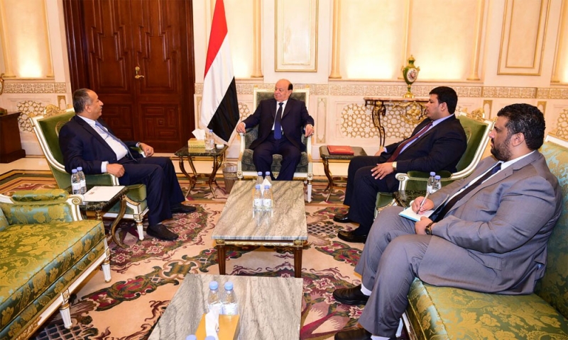 الرئيس اليمني يناقش مع محافظ تعز الأوضاع الانسانية بالمحافظة