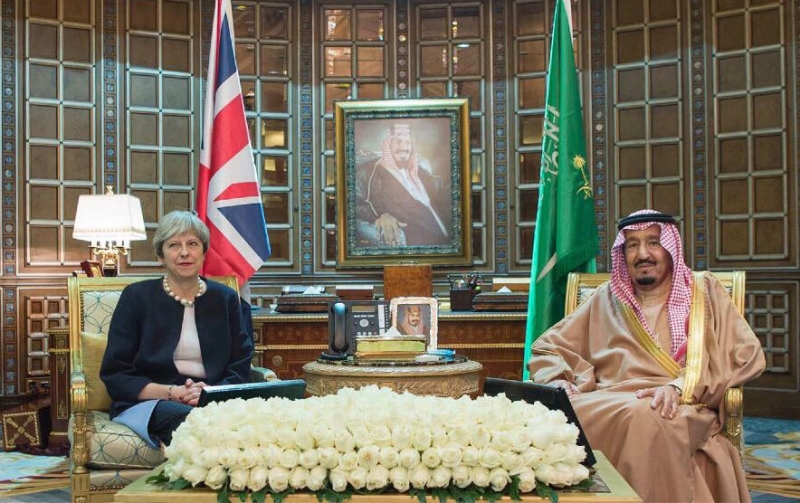خادم الحرمين الشريفين يبحث مع رئيسة وزراء بريطانيا مستجدات الأحداث في المنطقة

