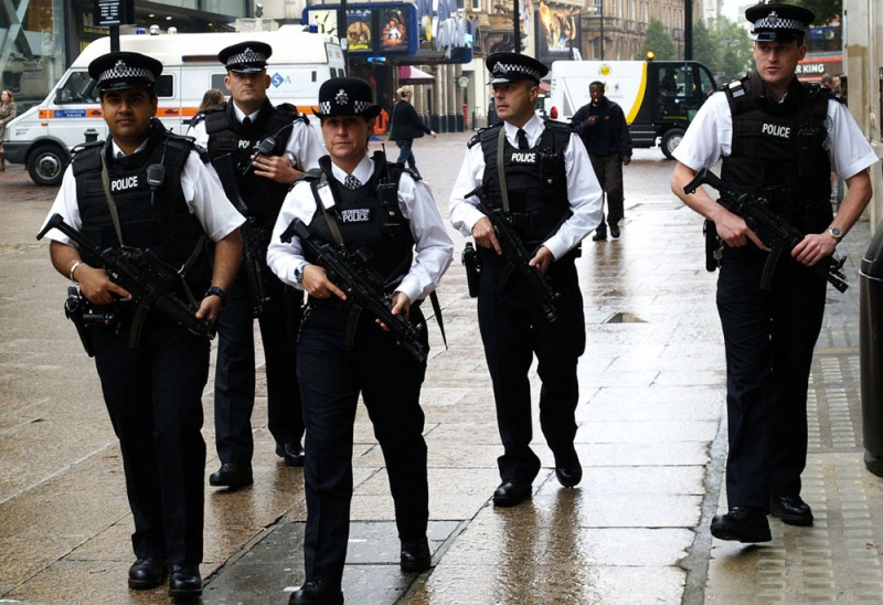 لندن تعتزم تزويد رجال الشرطة بكاميرات مراقبة تثبت في أزيائهم