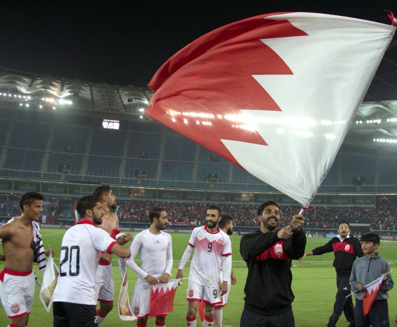 فرحة لاعبي البحرين بالتأهل (اليوم)