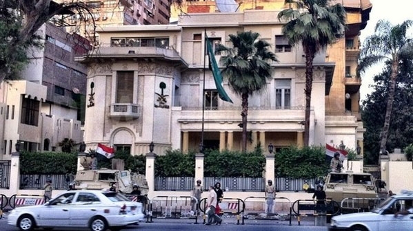 سفارة خادم الحرمين بالقاهرة: ليس من مهام «الخصائص الحيوية» إلحاق العمالة