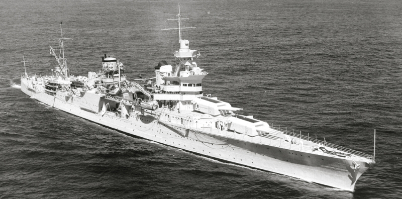 صورة أرشيفية للسفينة التي تعرضت للقصف من قِبَل غواصة يابانية (اليوم)