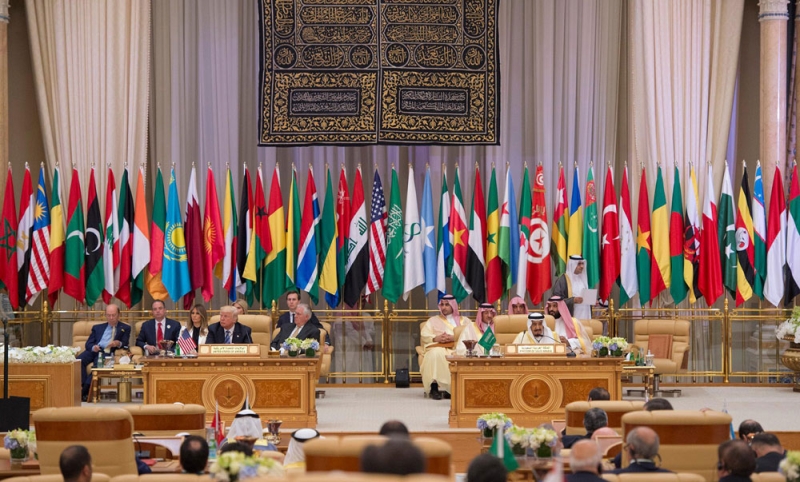 الملك سلمان والرئيس الأمريكي يقودان القمة العربية الإسلامية الأمريكية (إ ب أ)
