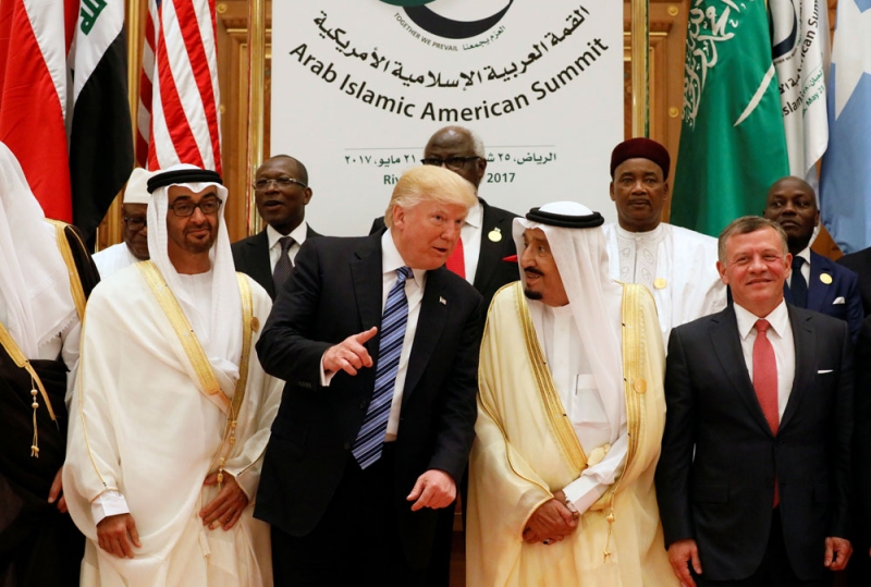 ترامب يؤكد مقدرة المملكة على قيادة الأمتين العربية والإسلامية (رويترز)