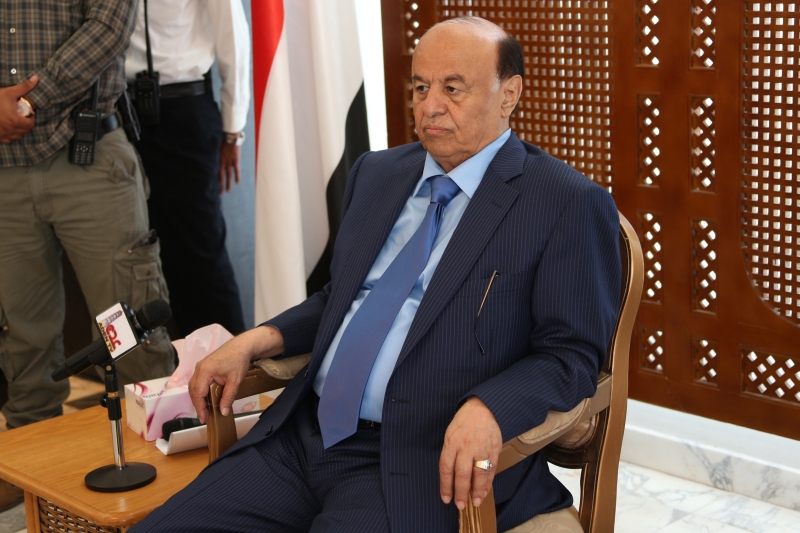 الرئيس اليمني يقف على الاستعدادات النهائية لاستكمال تحرير ما تبقى من مدينة تعز