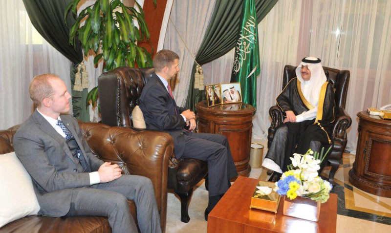 الأمير سعود بن نايف بن يستقبل القنصل العام الأمريكي بالظهران 