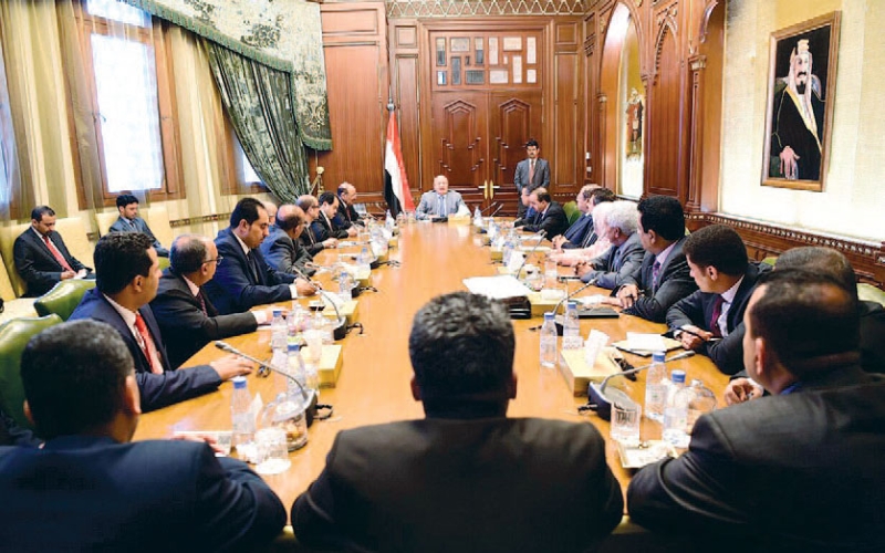 الرئيس هادي في اجتماع مجلس الوزراء اليمني أمس 