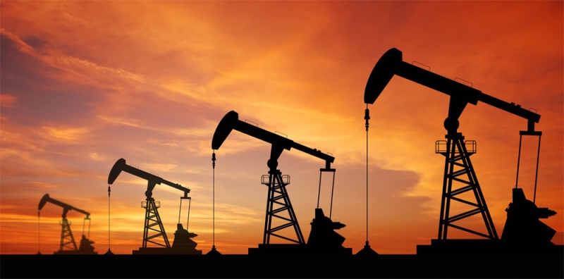 أسعار النفط تتراجع مع زيادة عدد منصات الحفر الأمريكية وصعود الدولار