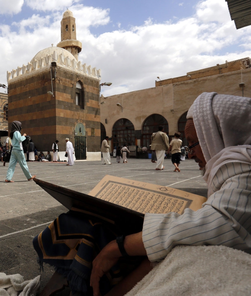 أحد مساجد صنعاء مع تحذيرات حوثية بإيقاف صلاة التراويح (إ ب أ)