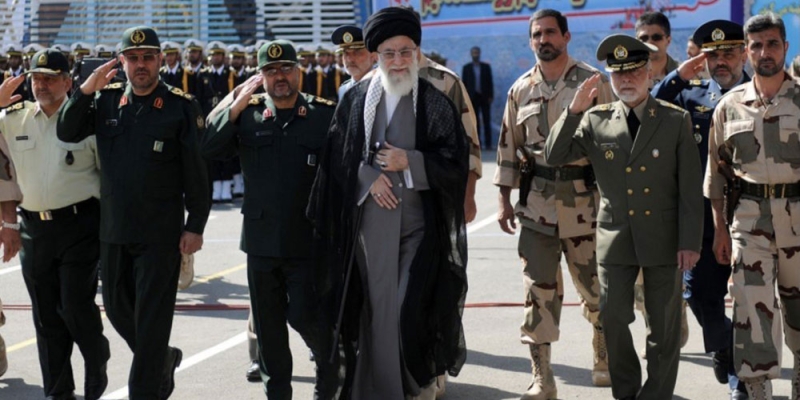 خامنئي وقادة الحرس يسيطرون على ثروة الإيرانيين (اليوم)