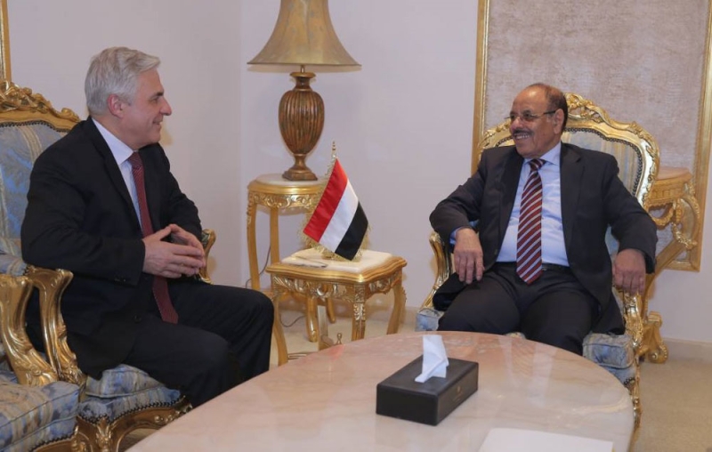  نائب الرئيس اليمني يلتقي بسفير روسيا فلاديمير ديدوشكين لمناقشة العلاقات الثنائية (سبأ)