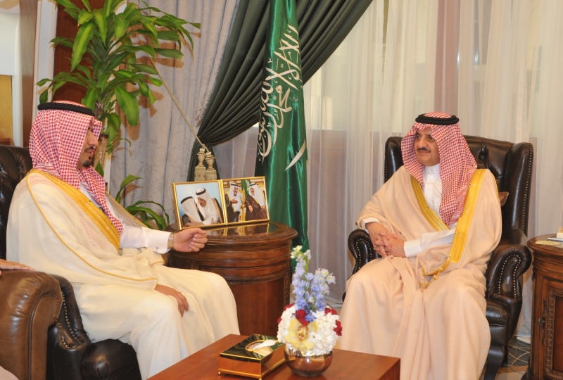 الأمير سعود بن نايف يطلع على إنجازات وبرامج 