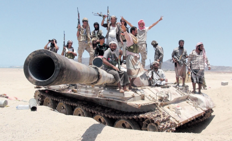 المقاومة والجيش اليمني بدعم التحالف يواصلان دك صفوف الانقلابيين 