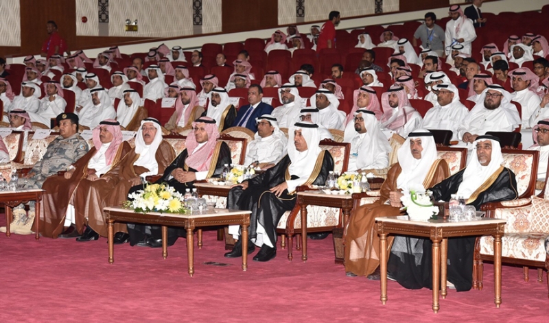الأمير سعود بن ثنيان وحضور كبير في حفل توزيع الوحدات السكنية 